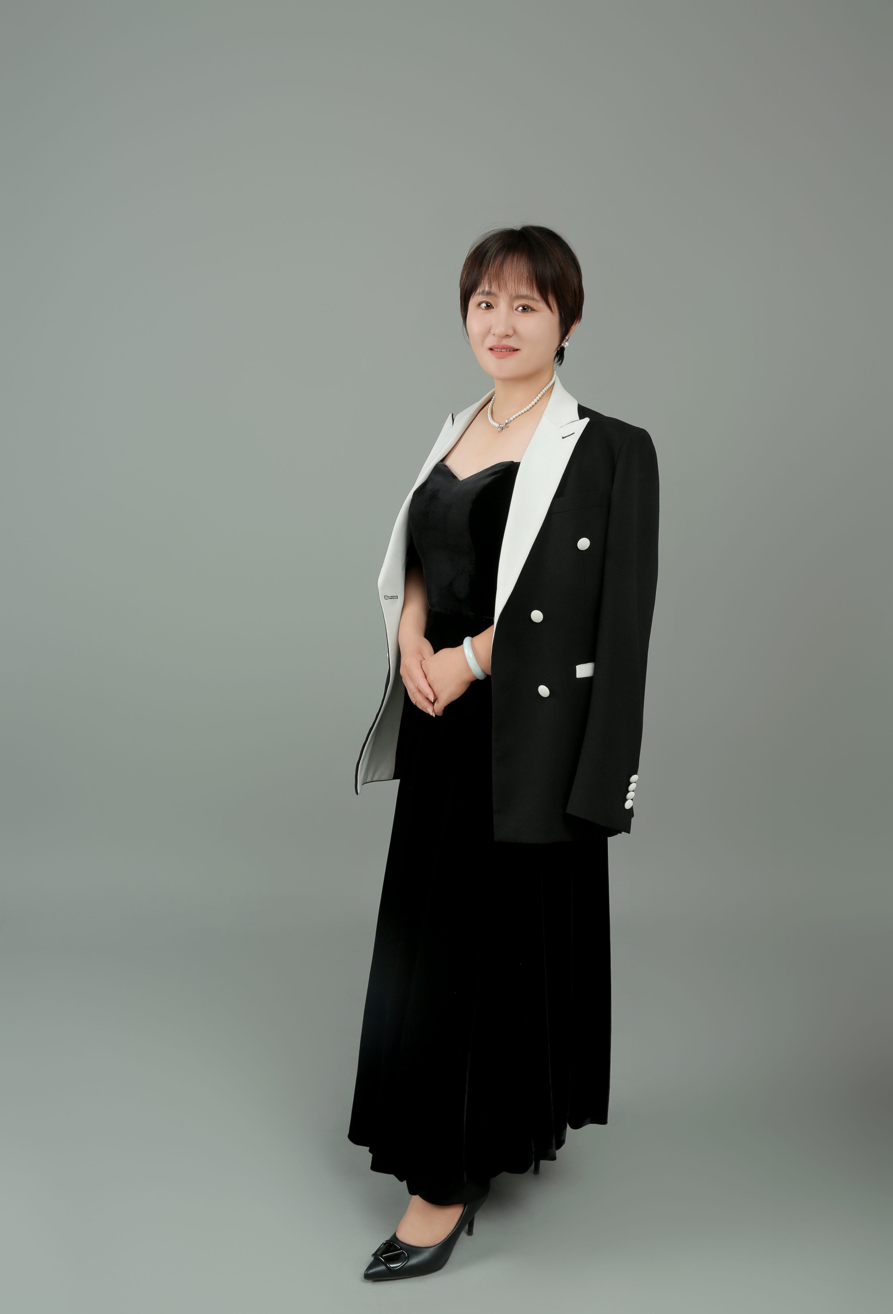 title='<div style="text-align:center;">
	<span style="font-family:Microsoft YaHei;font-size:16px;line-height:160%;">平阴中心店优秀店长刘冬梅</span> 
</div>' 